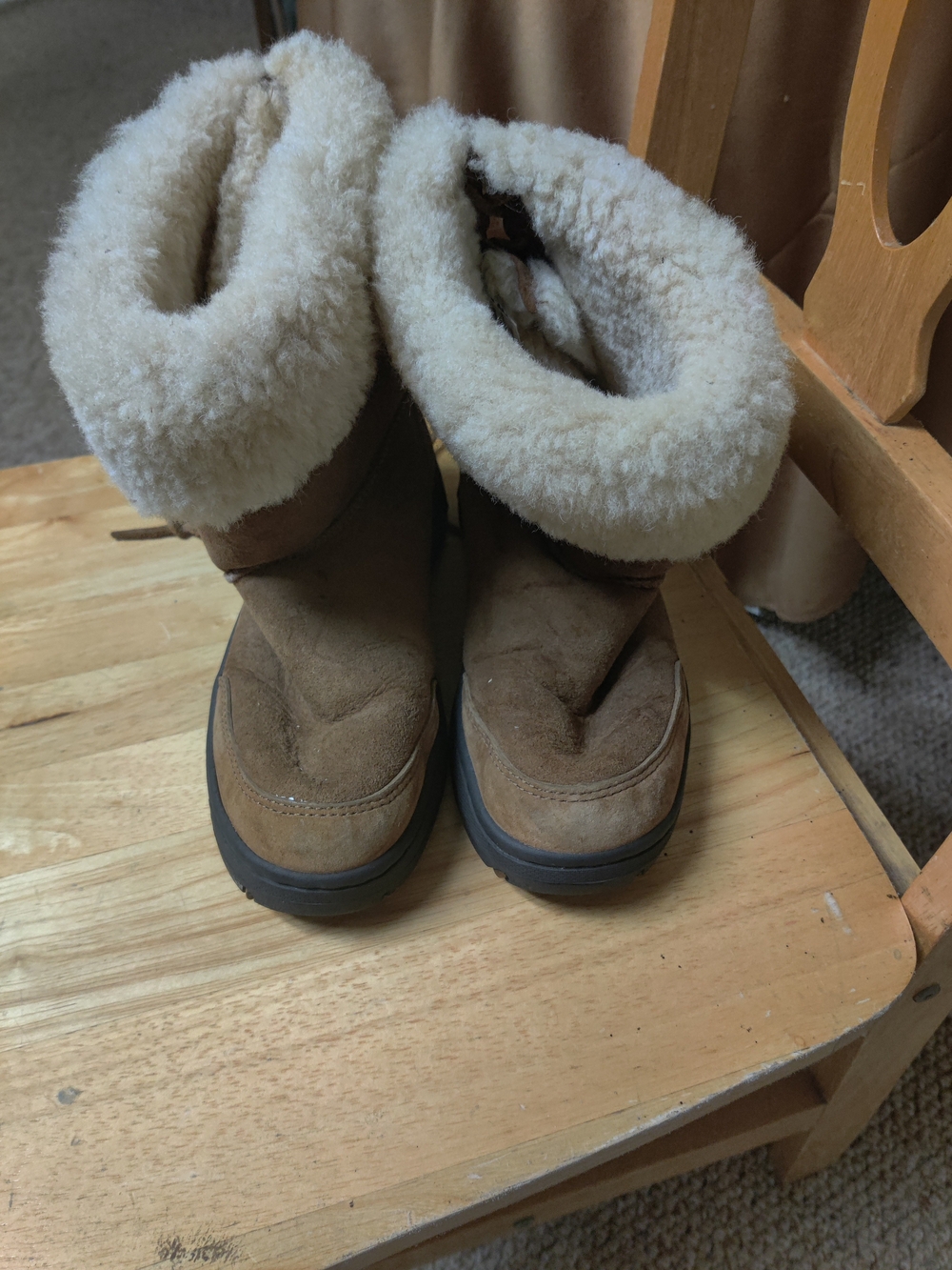 Uggs  Leather Upper  Brown Winter Boots, Sheepskin Lining 9